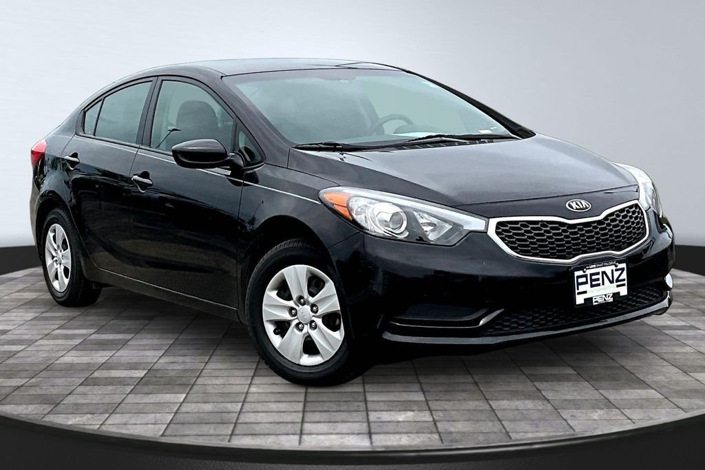Used 2015 Black Kia LX image 3