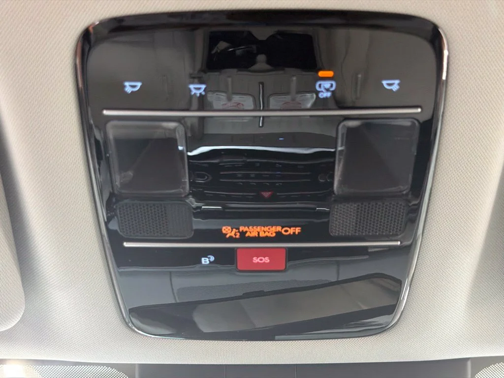 New 2027 Hampton Gray Hyundai SE image 19