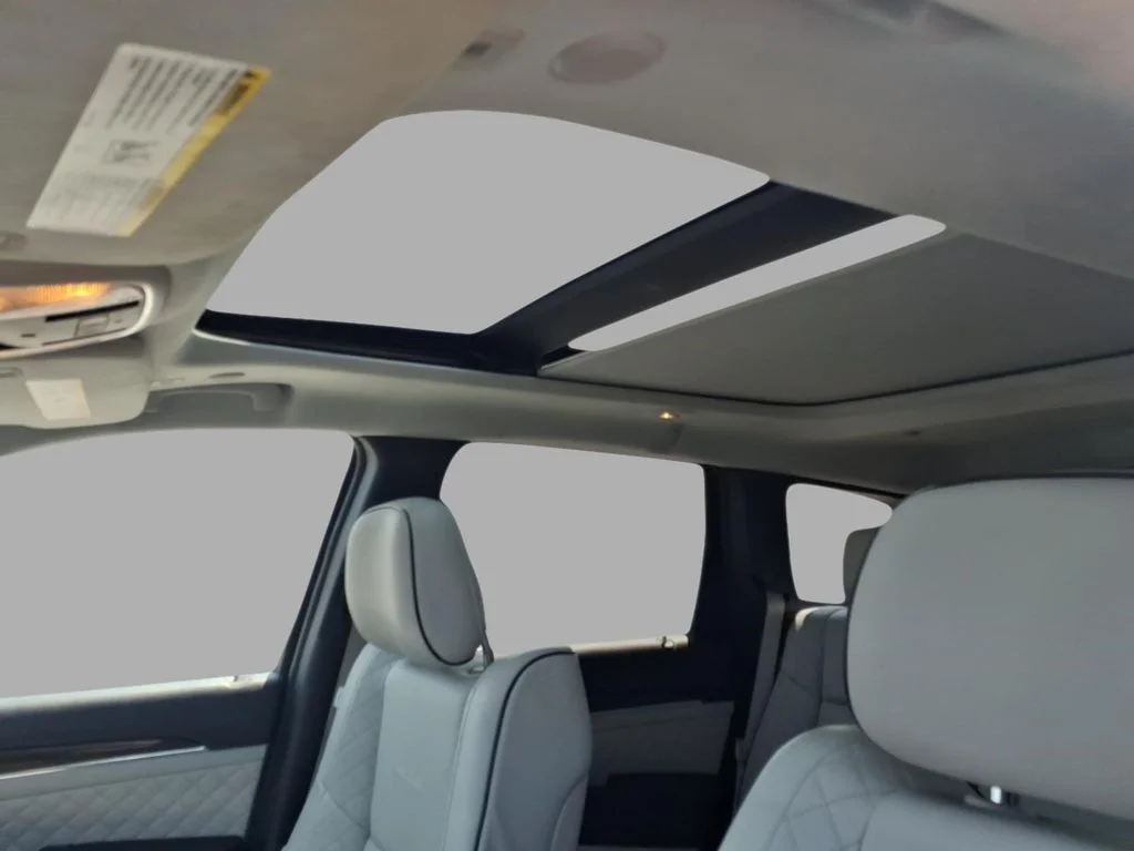 Used 2017 White Jeep Summit image 17