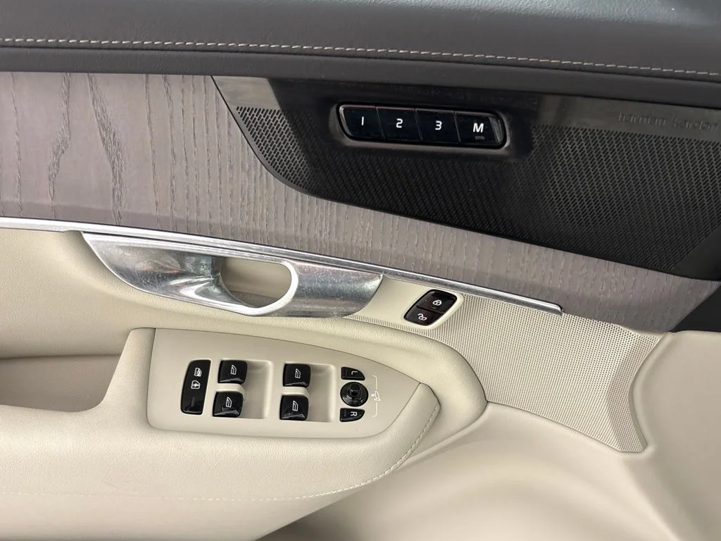 New 2026 Blue Volvo T8 Ultra image 28