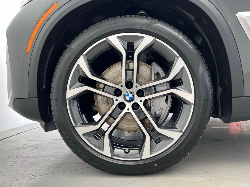 New 2026 Dravit Grey Metallic BMW xDrive50e image 23