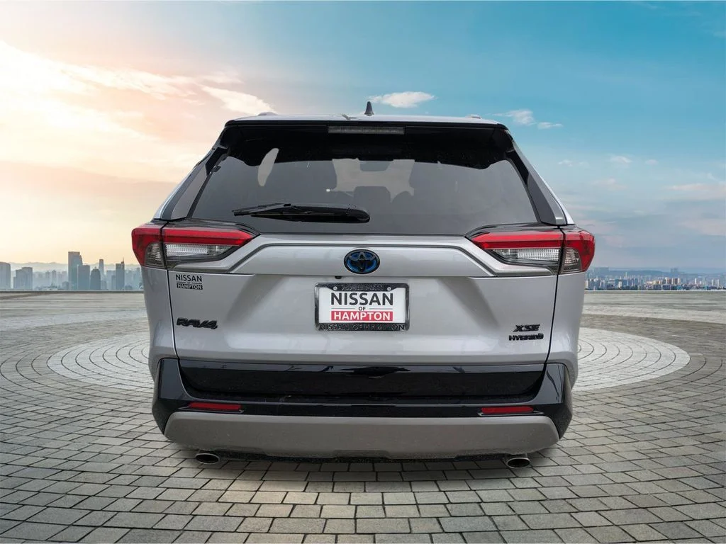 2022 Toyota RAV4 XSE - Photo 6