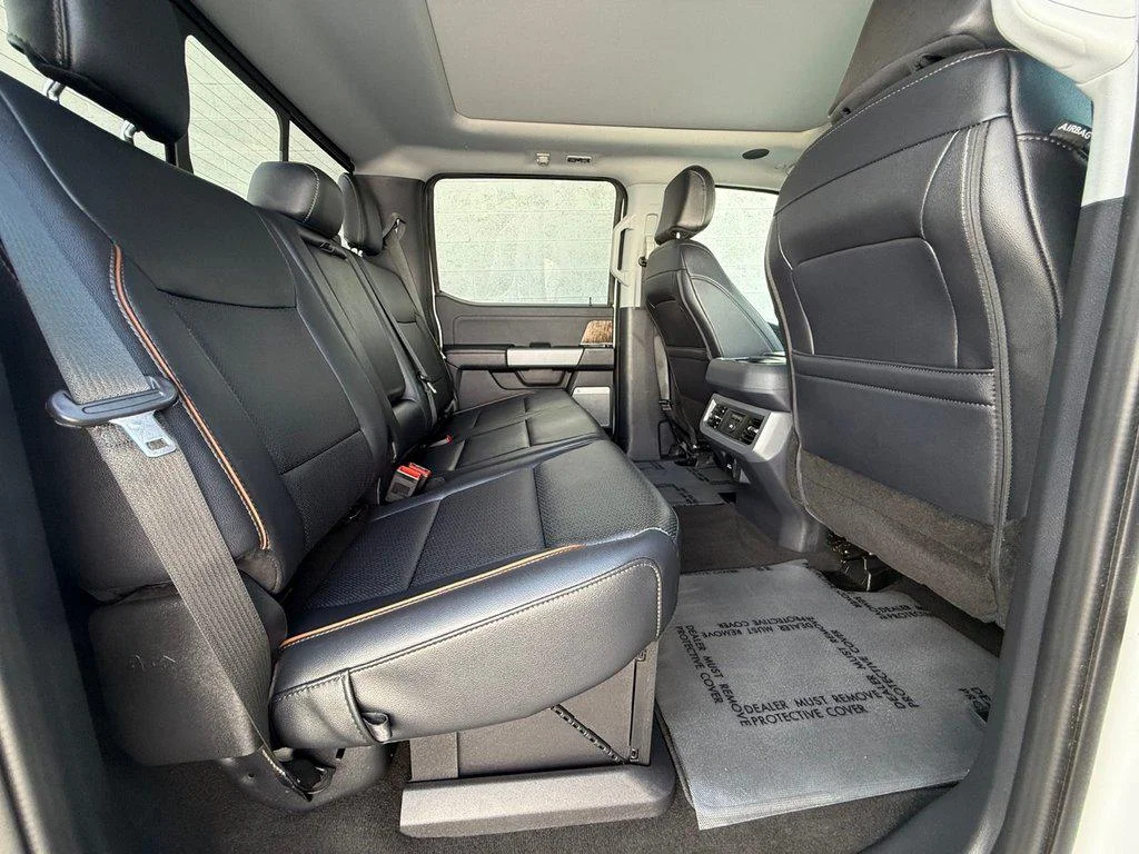 Used 2025 Oxford White Ford LARIAT 4WD CREW CAB 6.75 BOX image 22