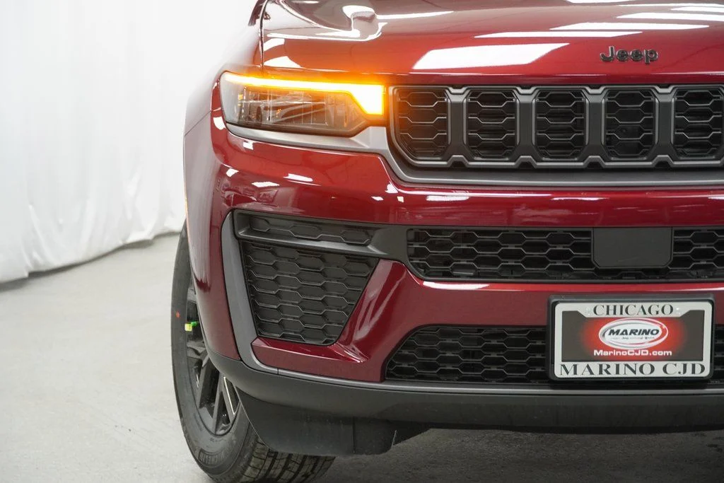 New 2026 Velvet Red Pearl-Coat Exterior Paint Jeep Altitude image 6