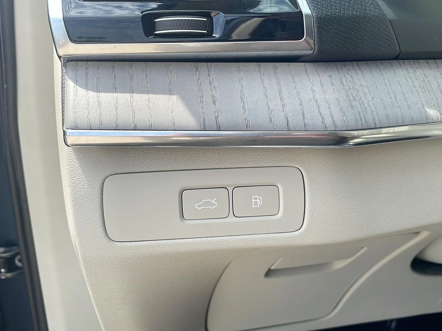 Used 2025 Denim Blue Metallic Volvo Plus image 16