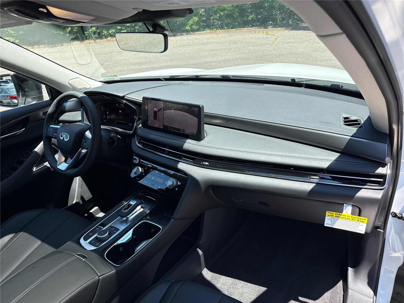 New 2027 RADIANT WHITE INFINITI Luxe FWD image 26
