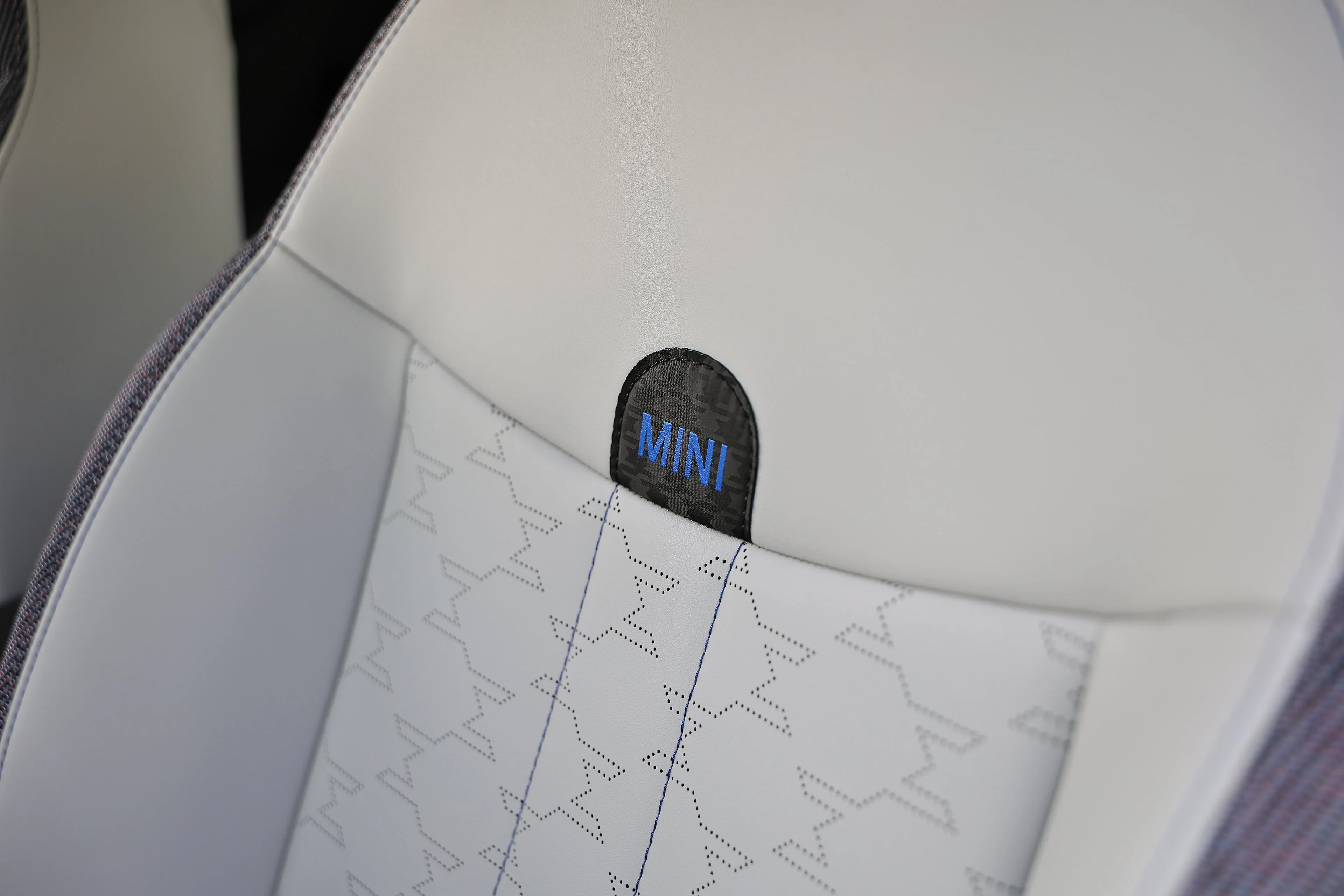 New 2026 White Metallic MINI  image 24