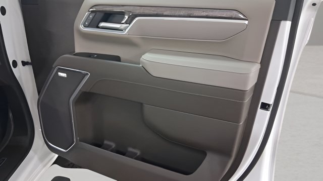 Used 2026 Summit White Chevrolet LTZ image 22