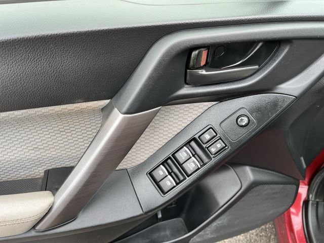 Used 2018  Subaru Premium image 16