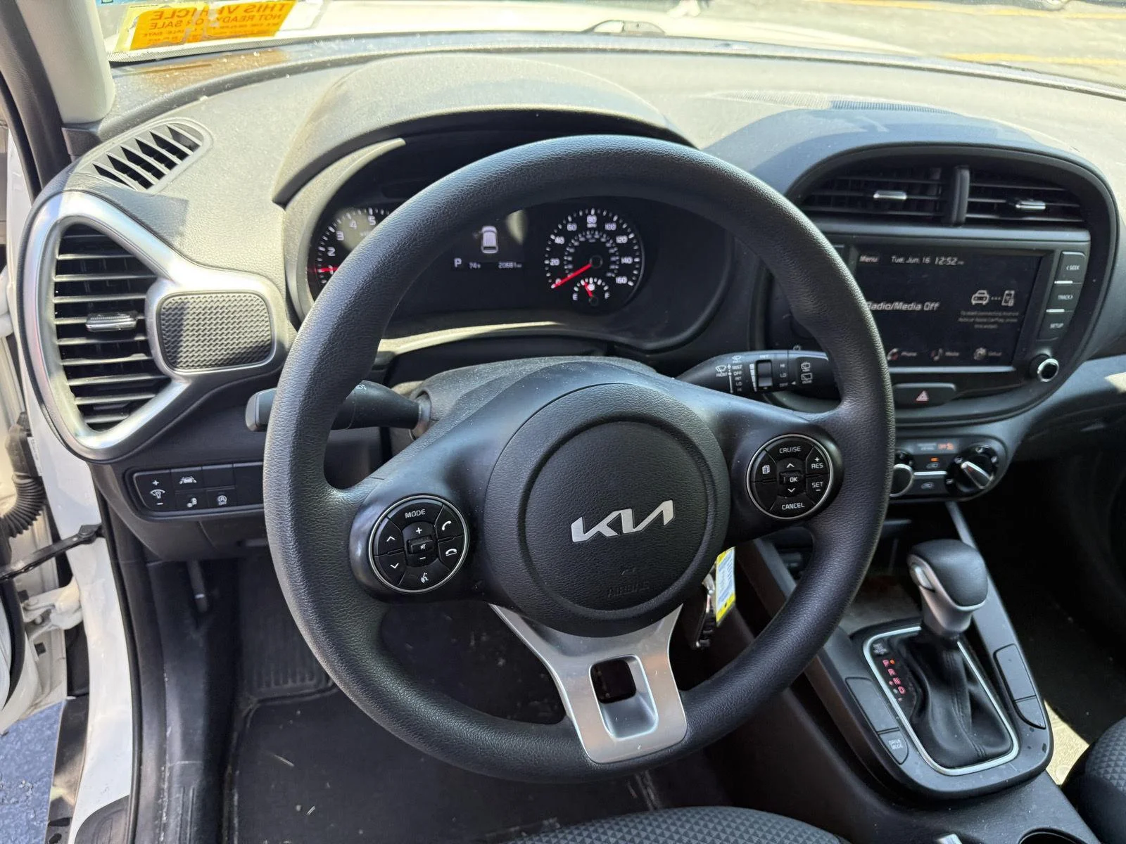 Used 2022 Snow White Pearl Kia  image 5