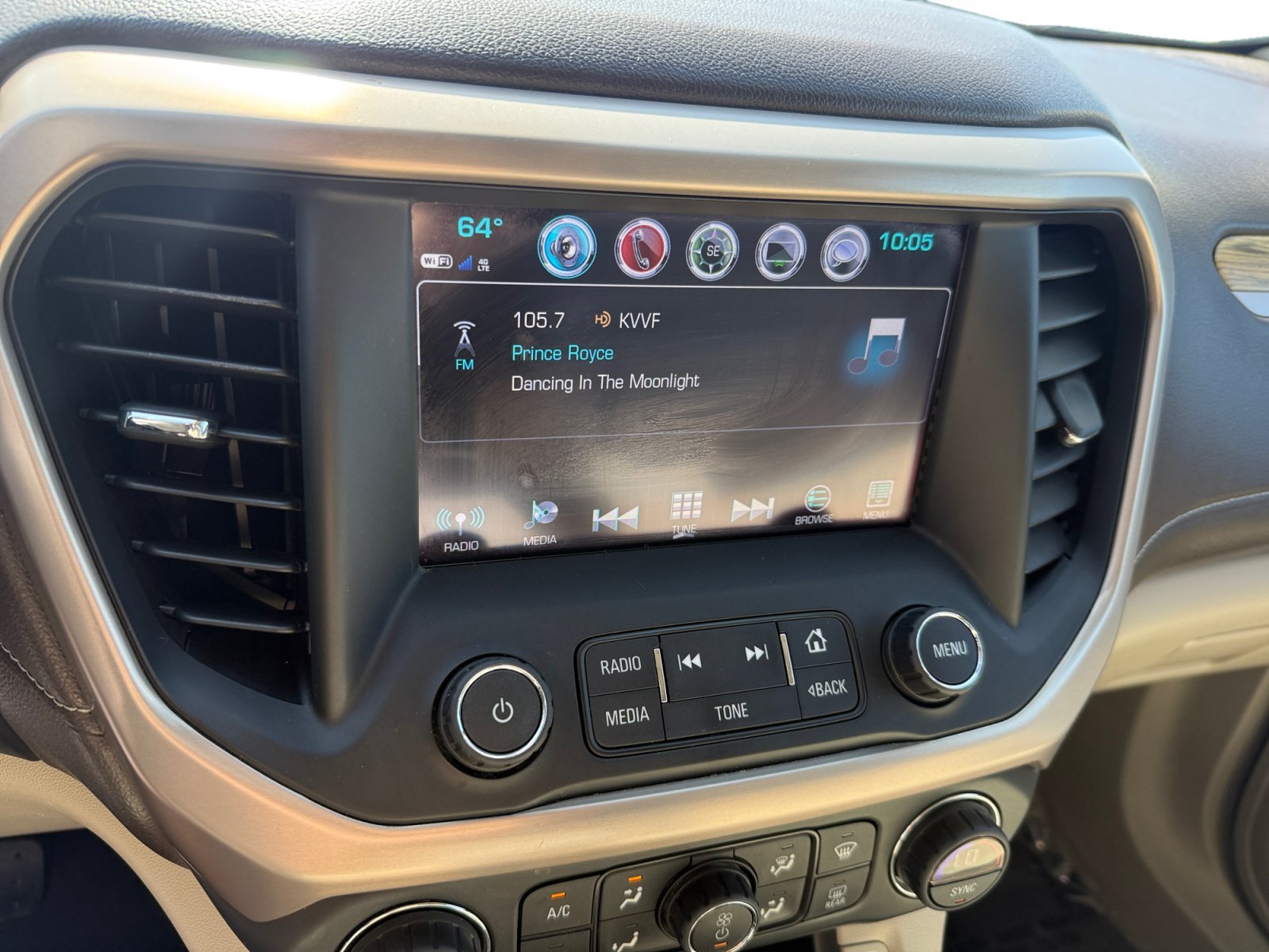 Used 2017 White Frost GMC Denali image 12