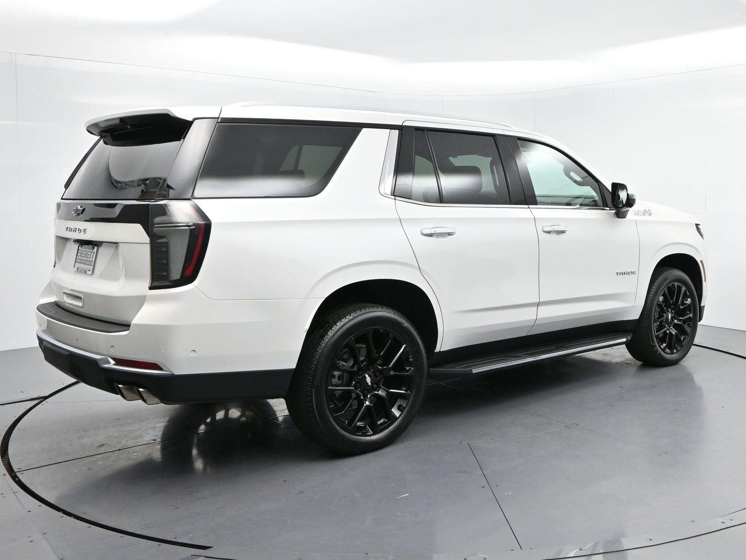 Used 2025 Iridescent Pearl Tricoat Chevrolet High Country image 7