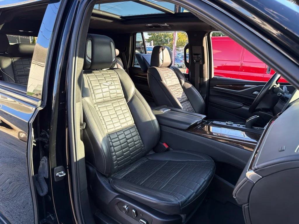 Used 2022 Black Cadillac Sport Platinum image 16