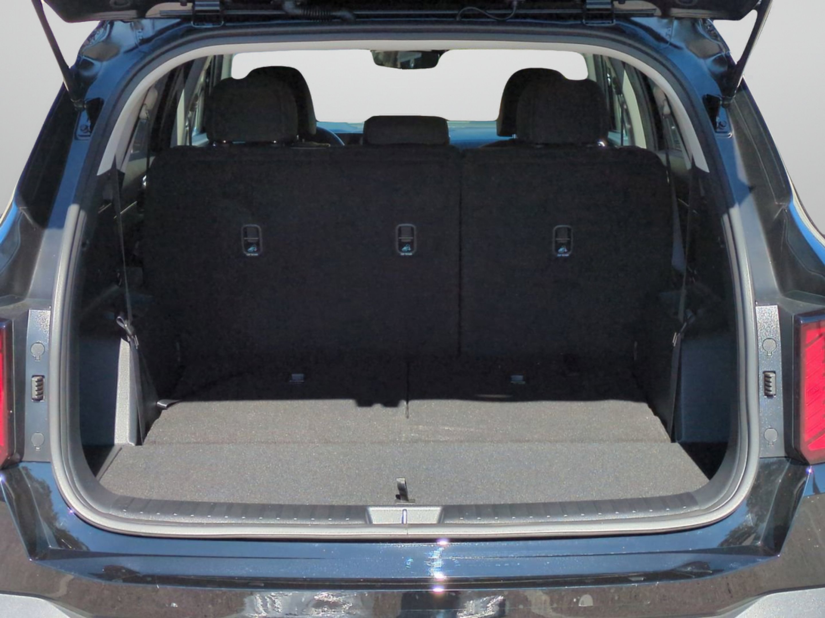 Certified Used 2026 Ebony Black Kia LX image 15