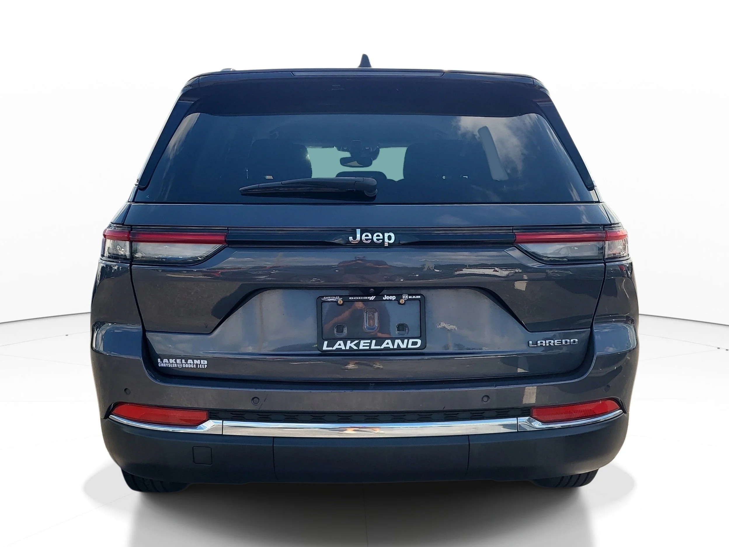 Used 2024 Baltic Gray Metallic Clearcoat Jeep Laredo image 5