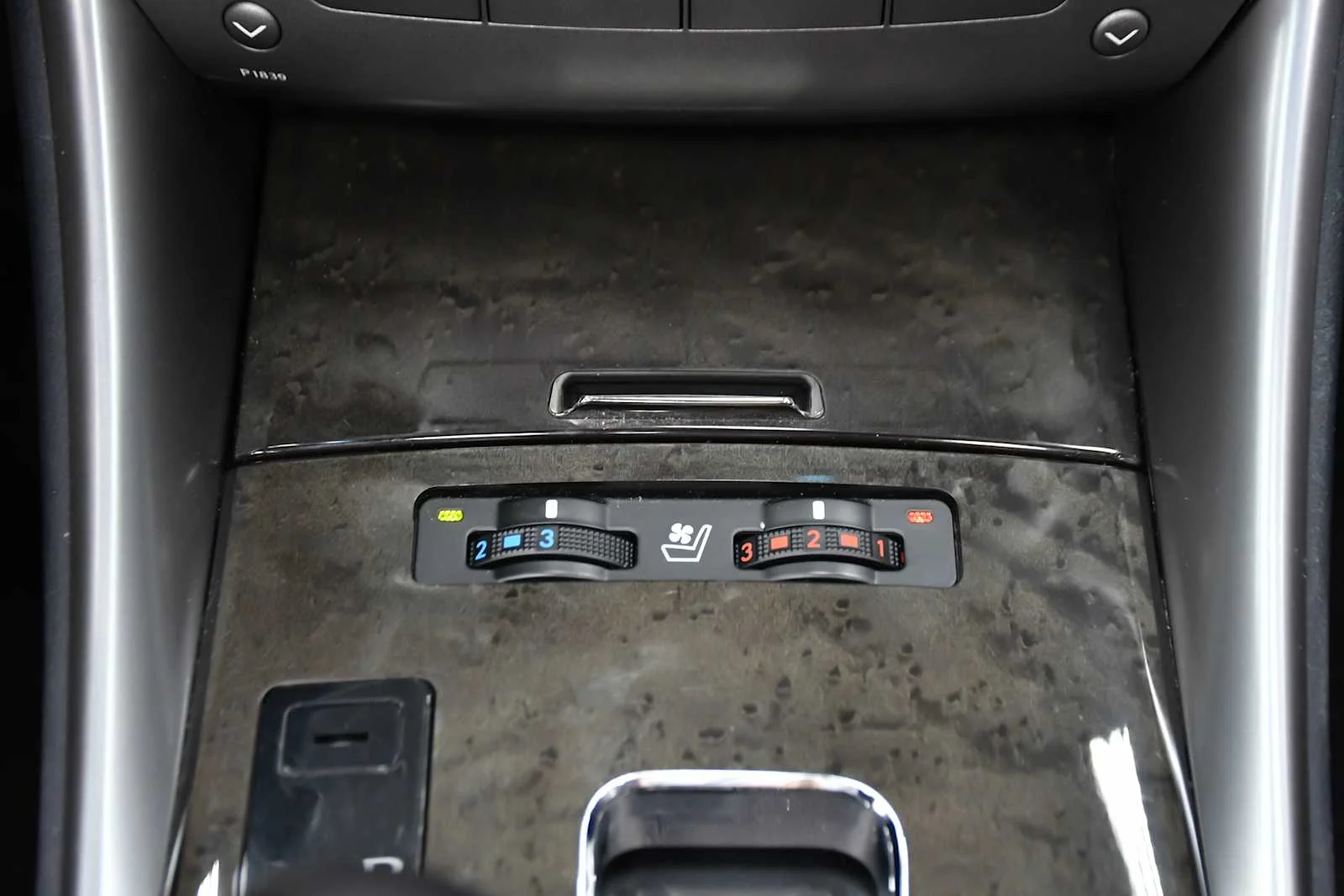 Used 2012 Obsidian Lexus  image 23