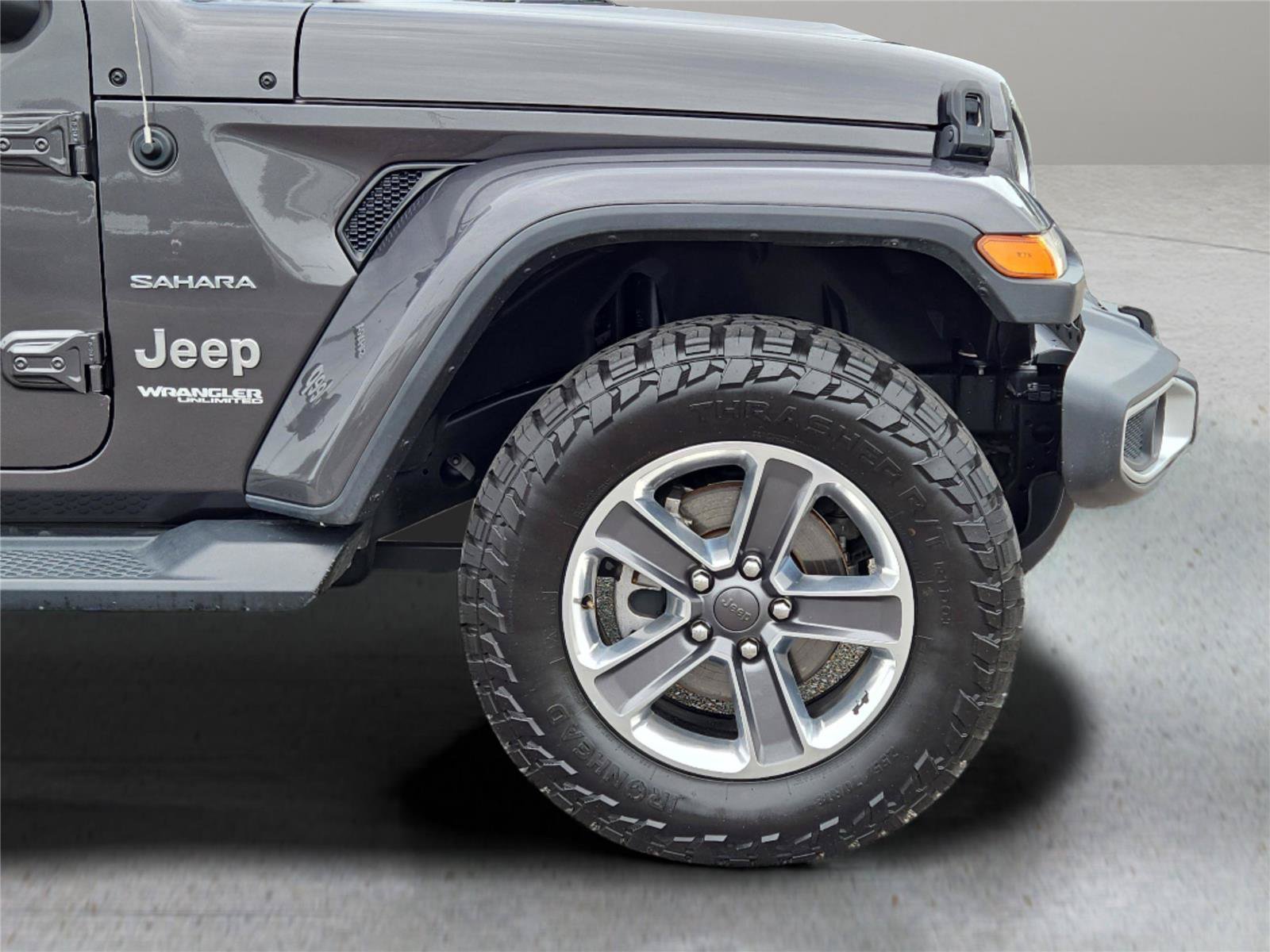 Used 2020 Gray Jeep Sahara image 5