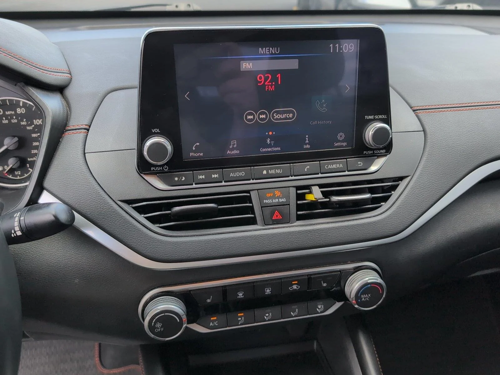 Used 2022 Pearl White TriCoat Nissan 2.5 SR image 16