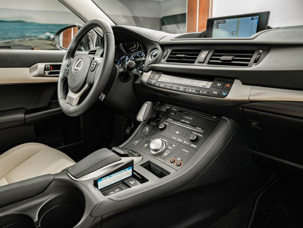 Used 2014 Pearl Lexus 200h image 45