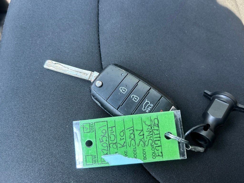 Used 2014 Silver Kia Exclaim image 32
