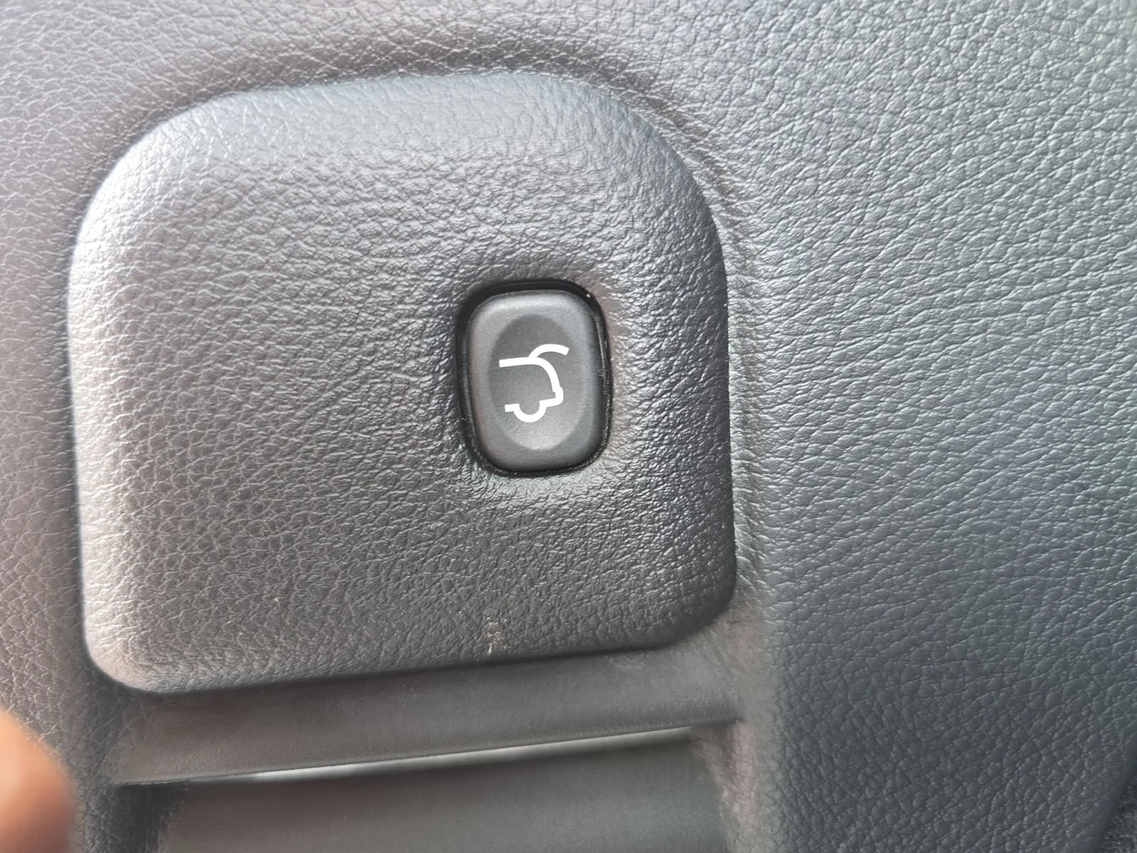 Used 2019 White Jeep Upland image 7