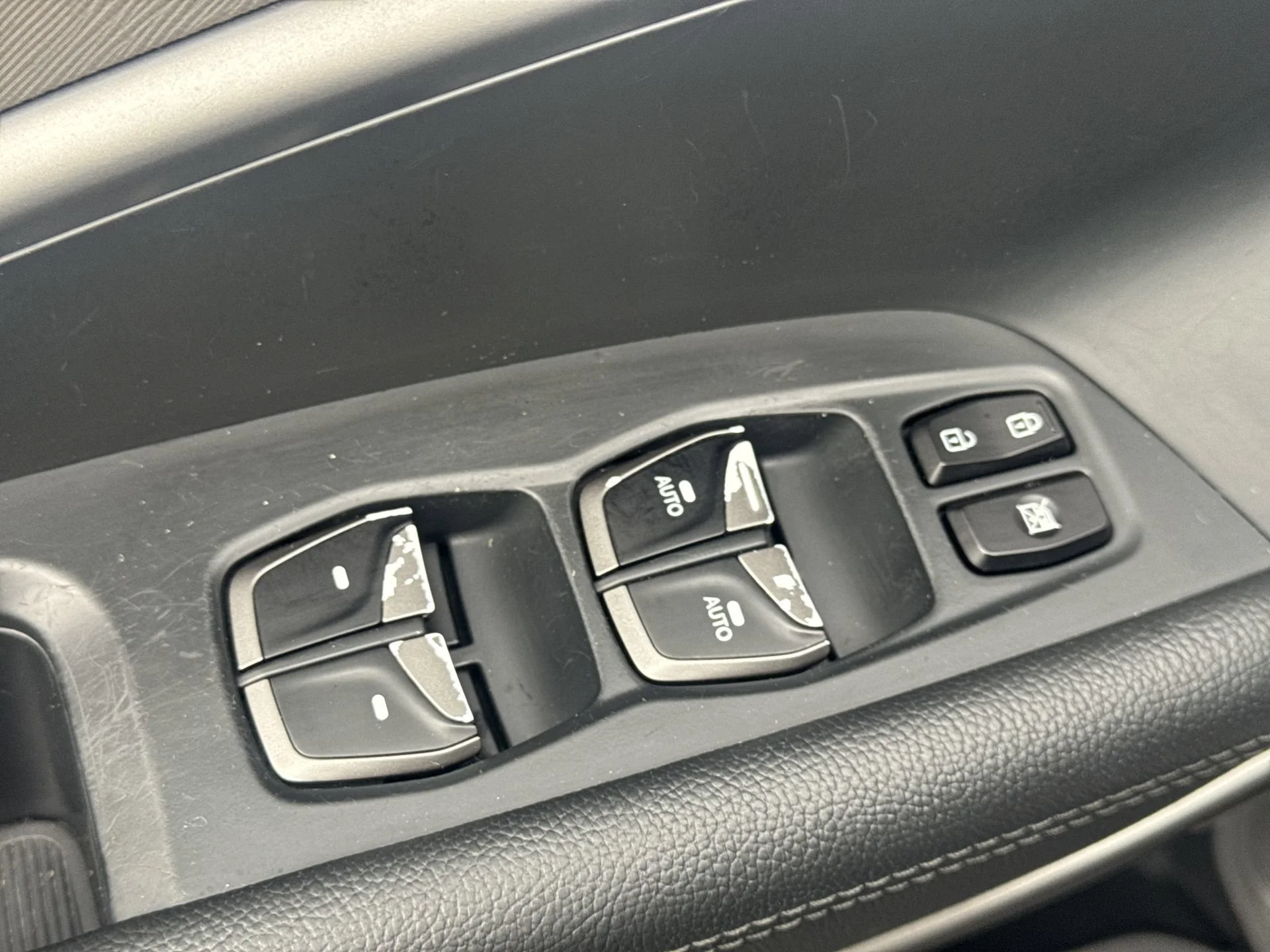 Used 2018 Night Sky Pearl Hyundai SE image 13