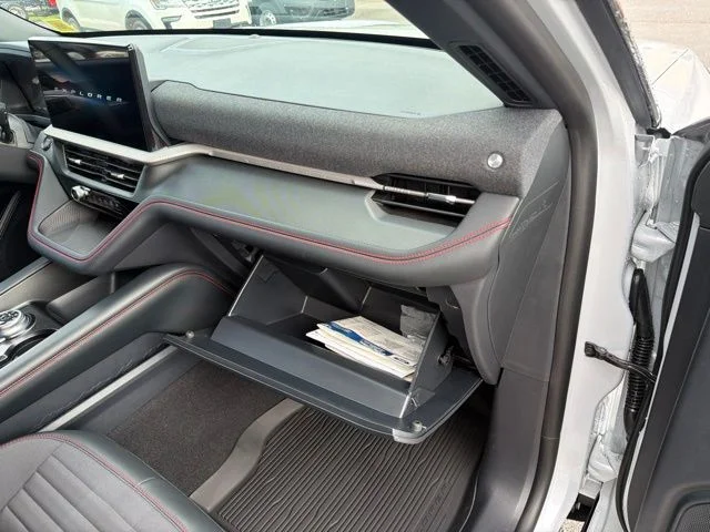 New 2026 Space White Metallic Ford ST-Line image 99