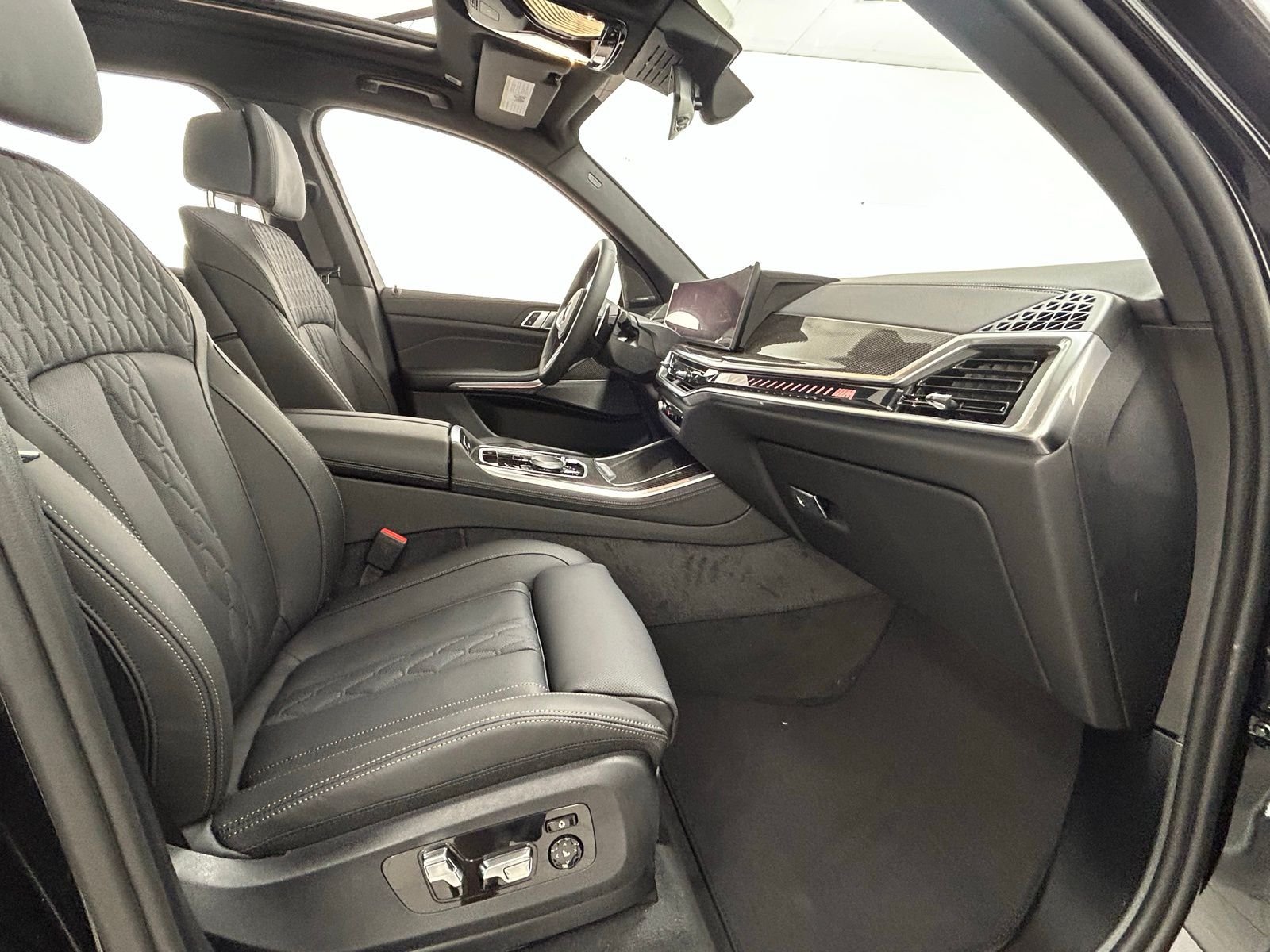 New 2026 Black Sapphire Metallic BMW M60i image 41