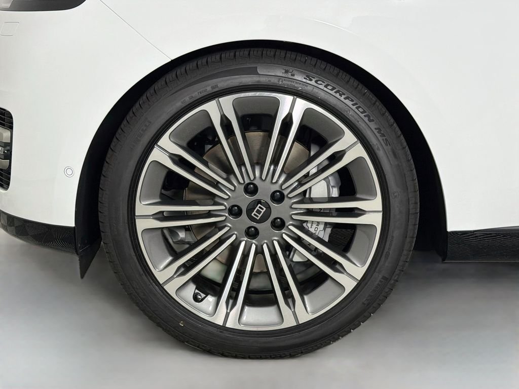 New 2027 Fuji White Land Rover SE image 33