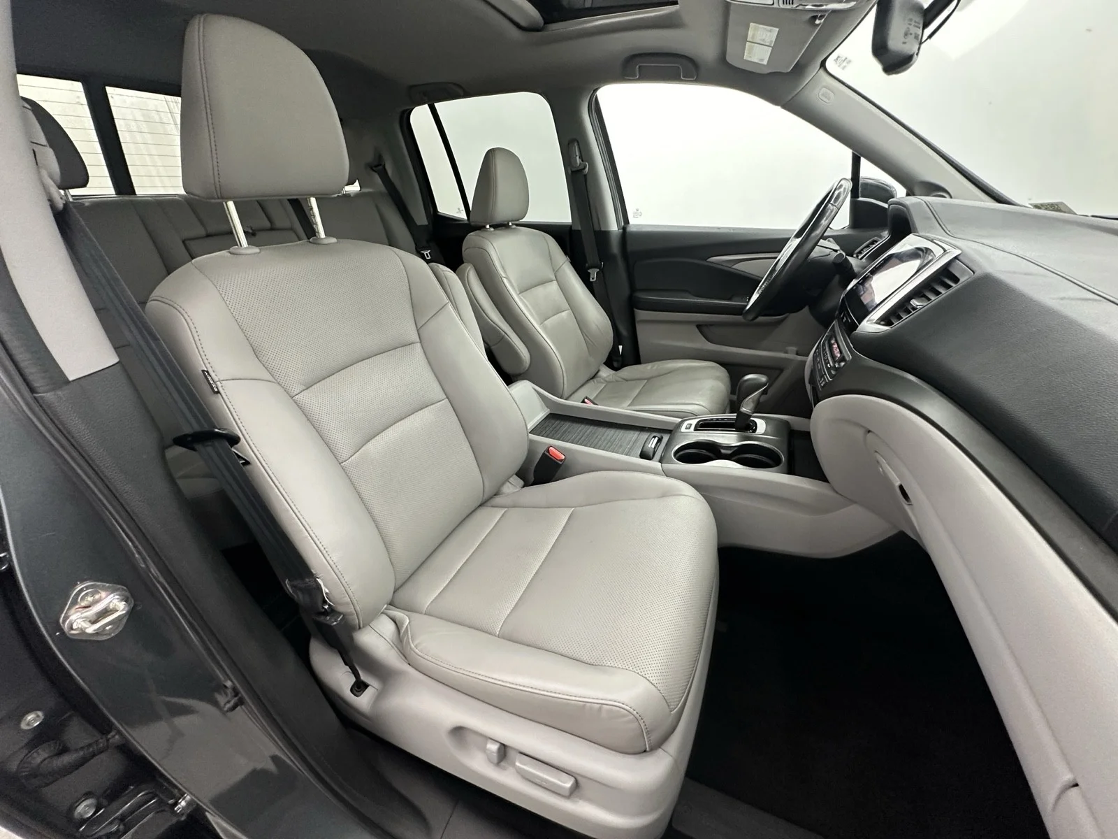 Used 2019 Forest Mist Metallic Honda RTL-T AWD image 43