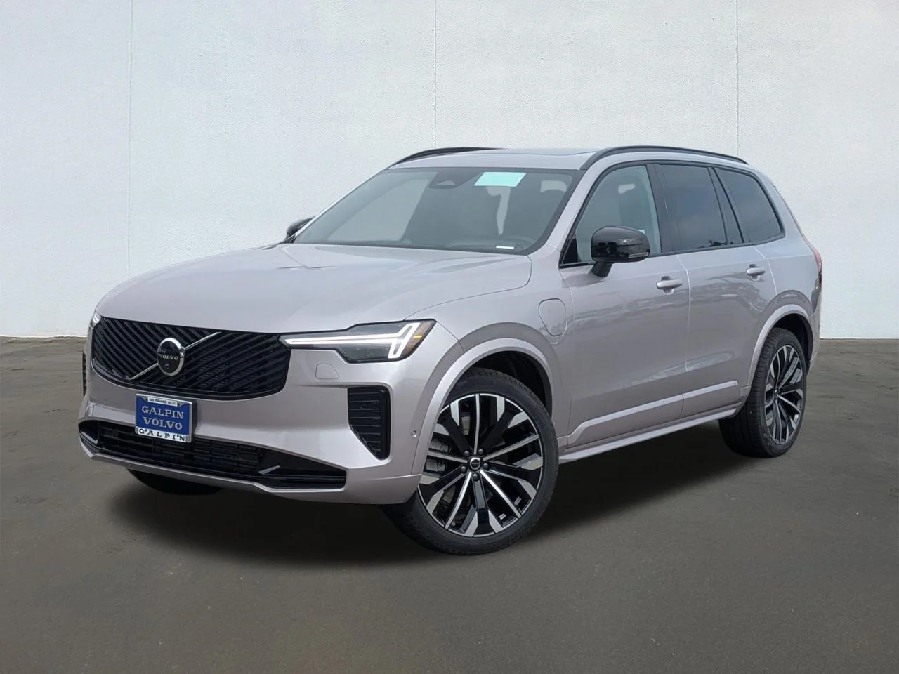 2026 Volvo XC90 T8 Recharge Ultra Dark 4WD's photo