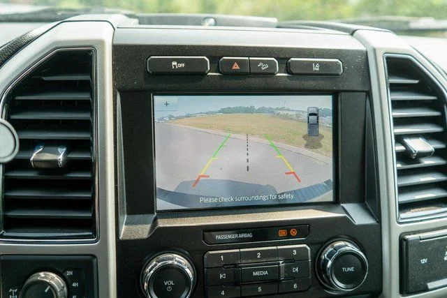 Used 2020 White Ford Lariat image 29