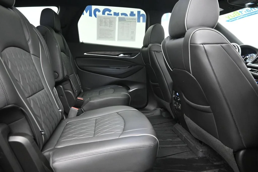 Used 2022 Black Buick Avenir image 10