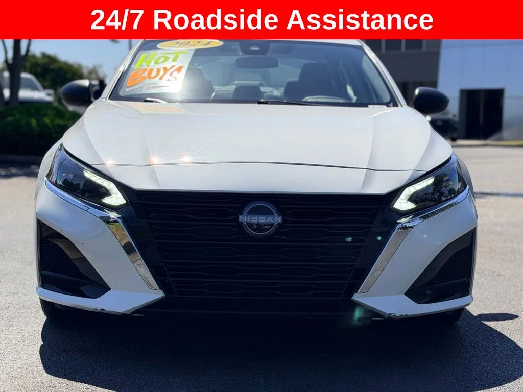 Used 2024 White Nissan 2.5 SV image 4