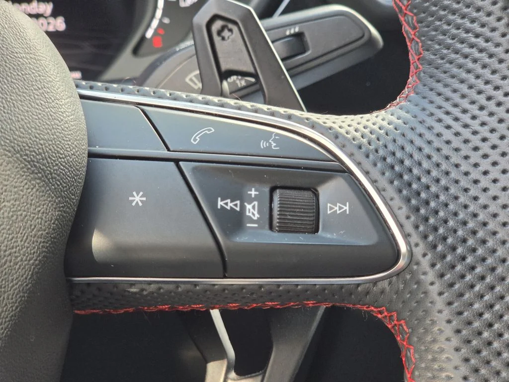 Used 2022 Bianco Icarus Metallic Lamborghini Base image 22