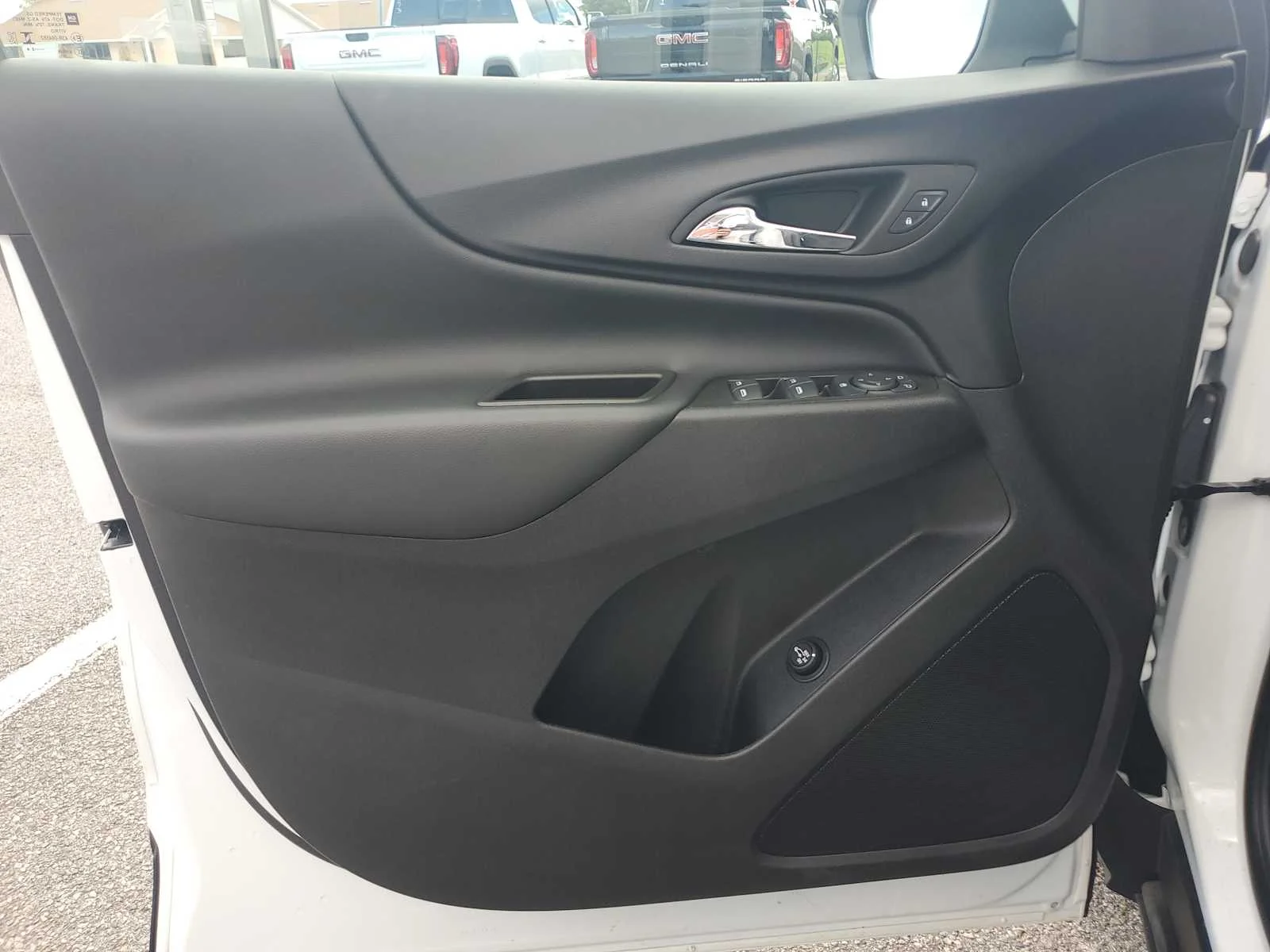 Used 2024 Summit White Chevrolet LT image 26