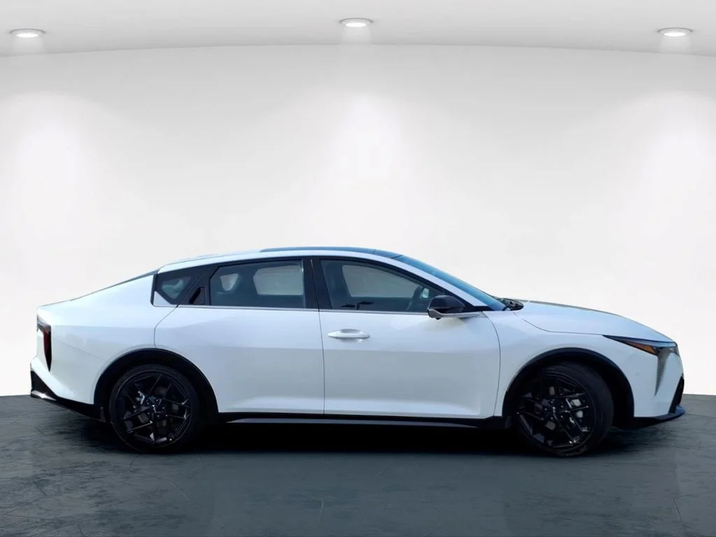 Used 2025 White Kia GT-Line Turbo image 7