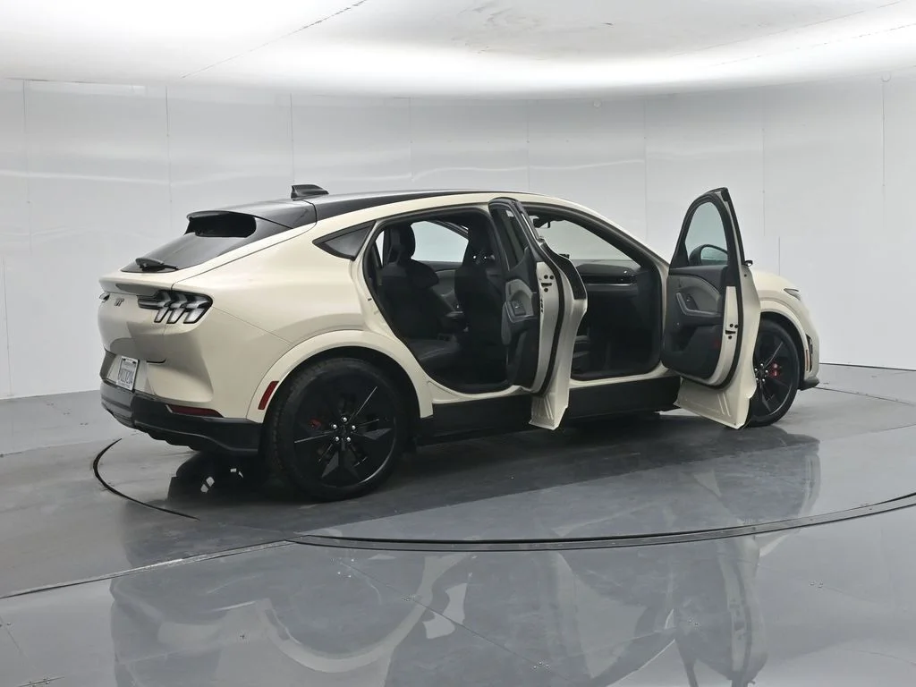 Used 2025 Beige Ford GT image 5