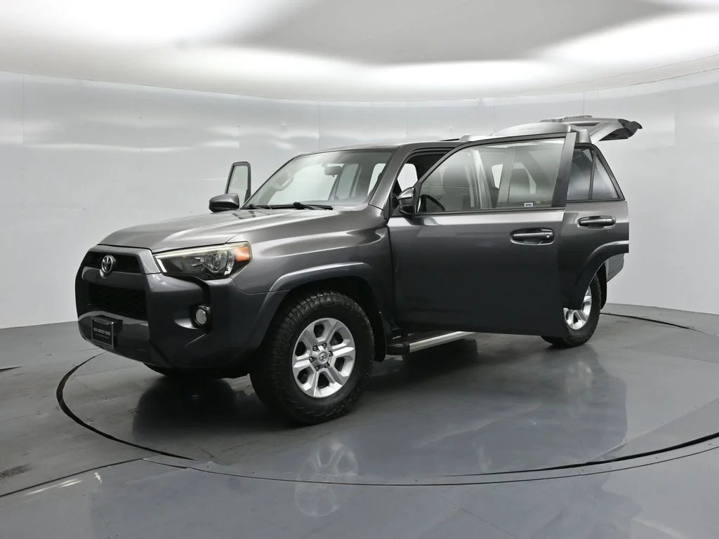 Used 2014 Gray Toyota SR5 image 26