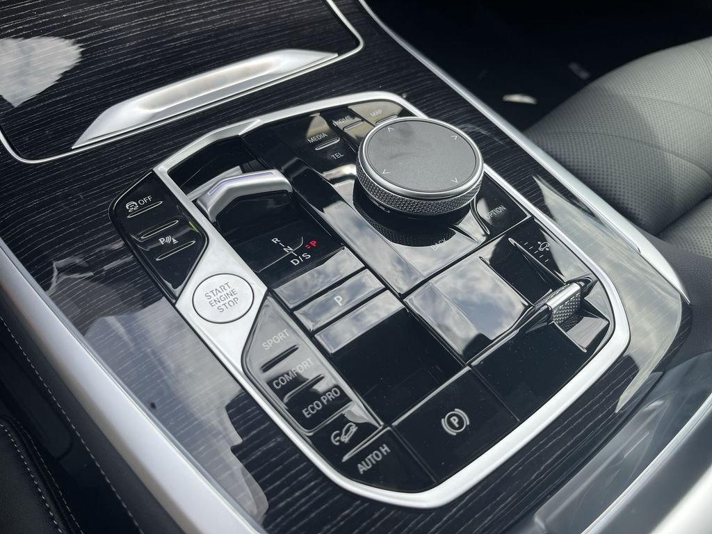 New 2027 White Metallic BMW xDrive40i image 20