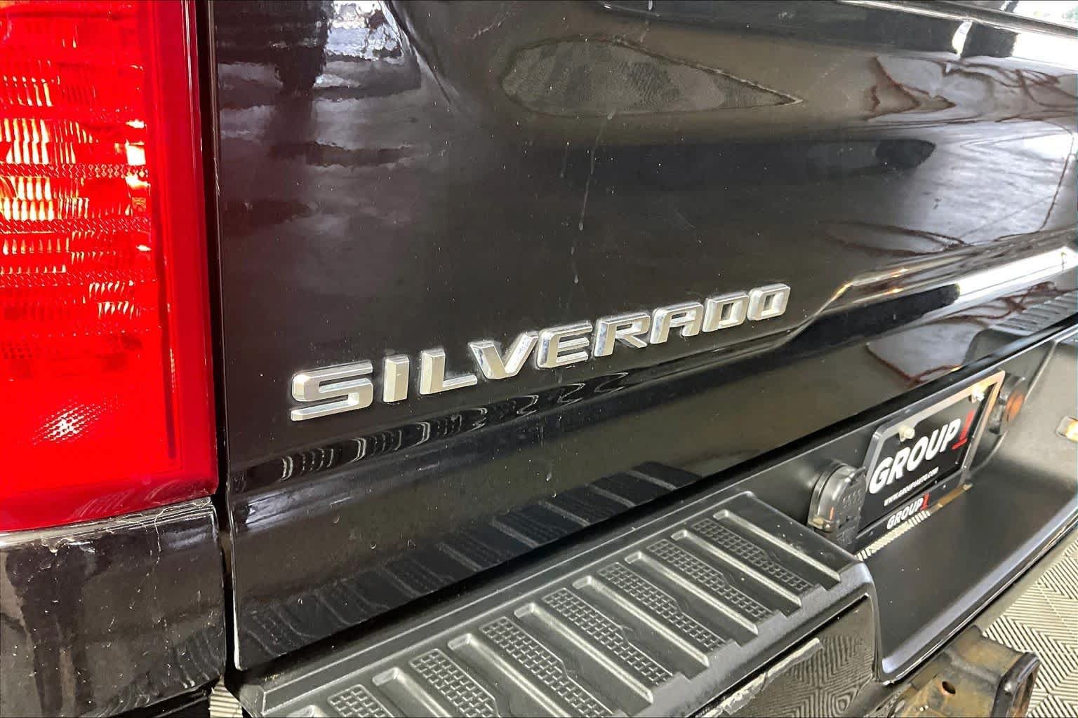 Used 2022 Black Chevrolet Custom image 27