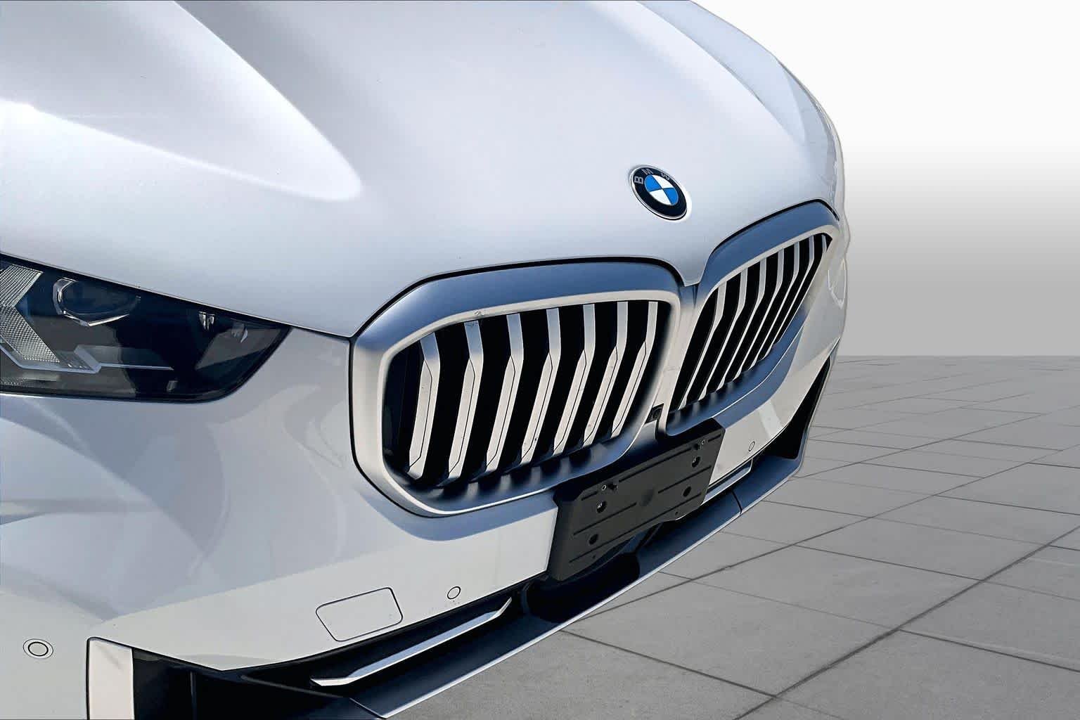 Used 2024 Mineral White Metallic BMW sDrive40i image 28