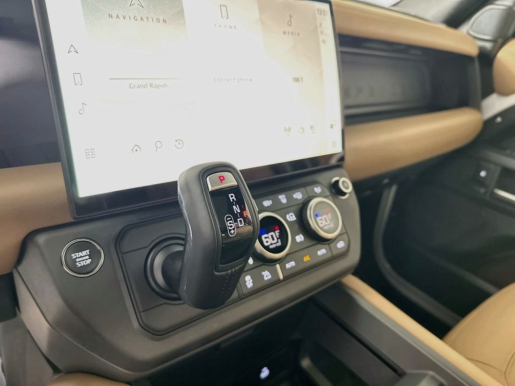 New 2026 Fuji White Land Rover X-Dynamic SE image 21