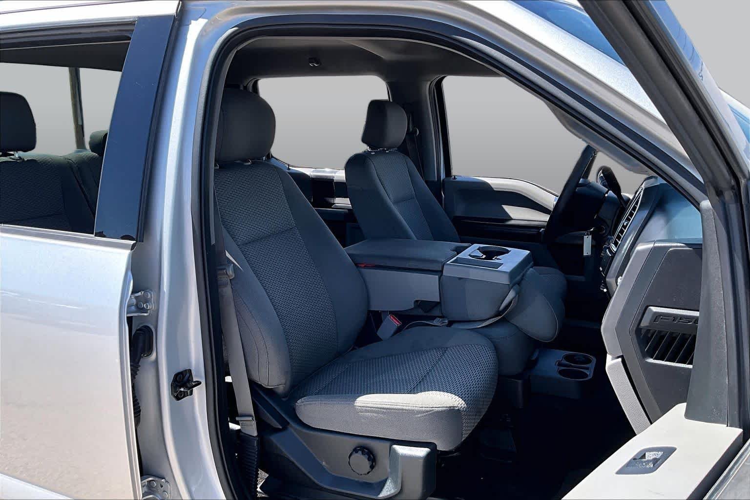 Used 2017 Ingot Silver Ford XLT image 9