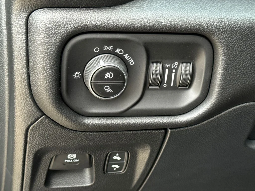 New 2026 Silver Zynith Exterior Paint RAM Laramie image 23