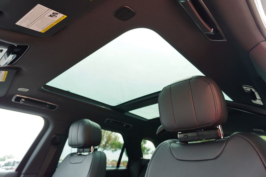 New 2027 Carpathian Grey Land Rover SE image 14