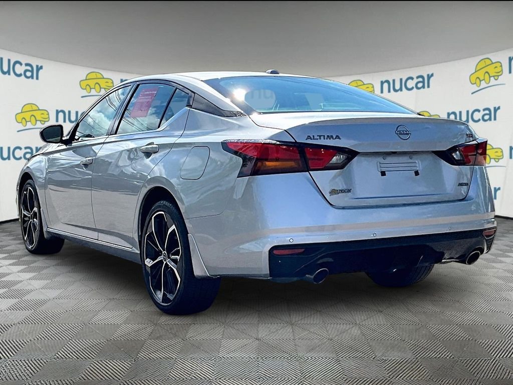 Used 2024 Silver Nissan 2.5 SR image 4