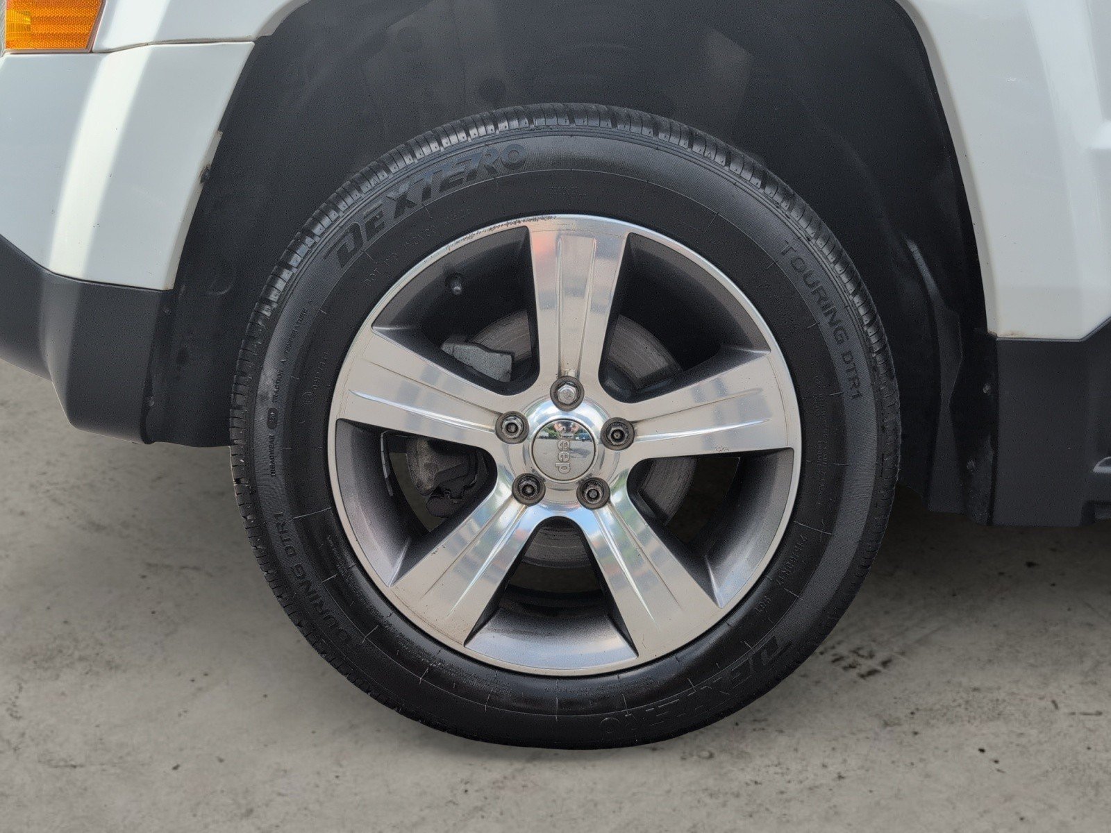 Used 2016 Bright White Clearcoat Jeep High Altitude Edition image 25