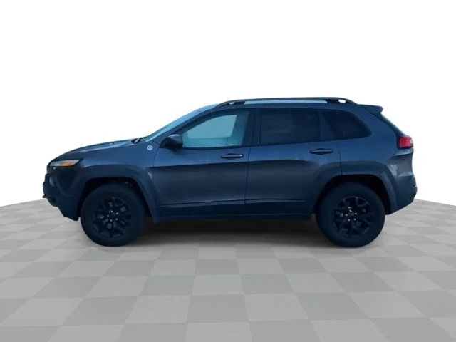 Used 2016 Gray Jeep Trailhawk image 5