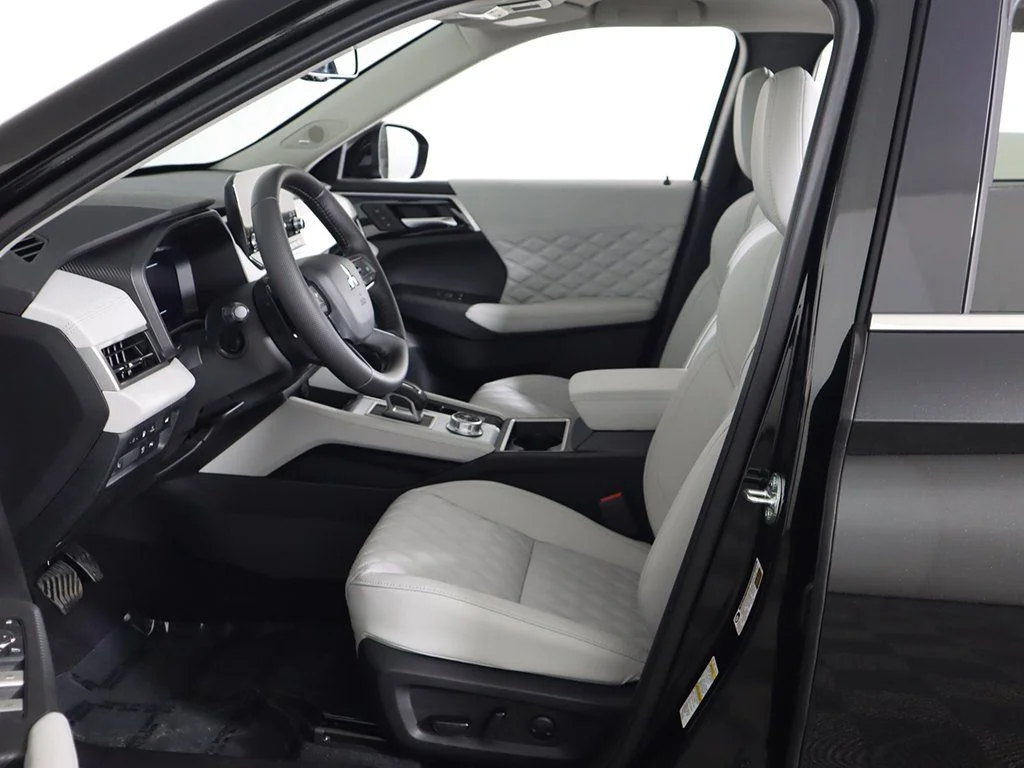 2025 Mitsubishi Outlander Plug-in Hybrid Platinum Edition - Photo 31